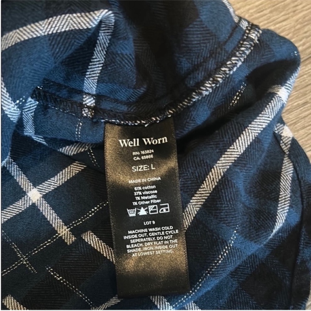 NWOT Well Worn Navy and Black Plaid Shirt Size Large - Picture 7 of 7